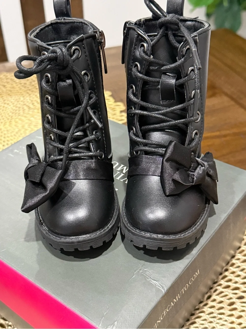 Vince Camuto chic black